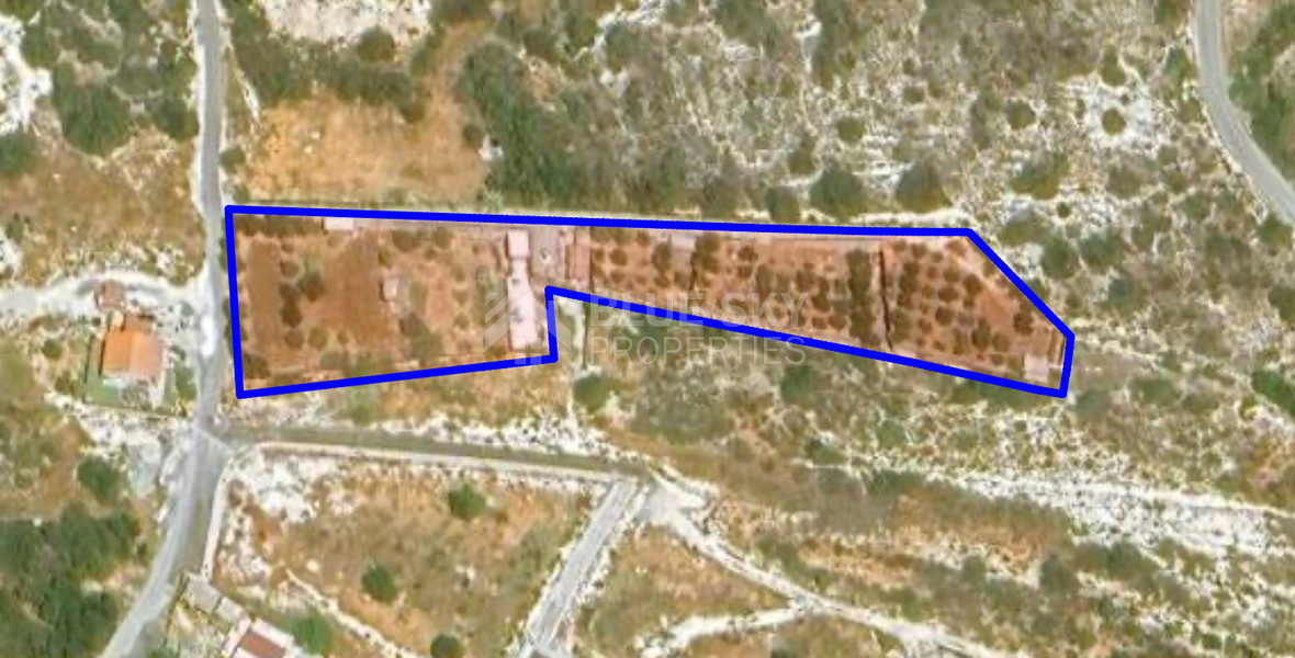 Large Residential Field for Sale in Agios Tychon