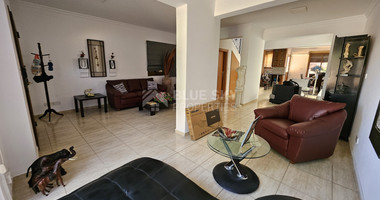 Fully Furnished-Beautiful Three Bedroom Semi Detached House for rent in Zakaki