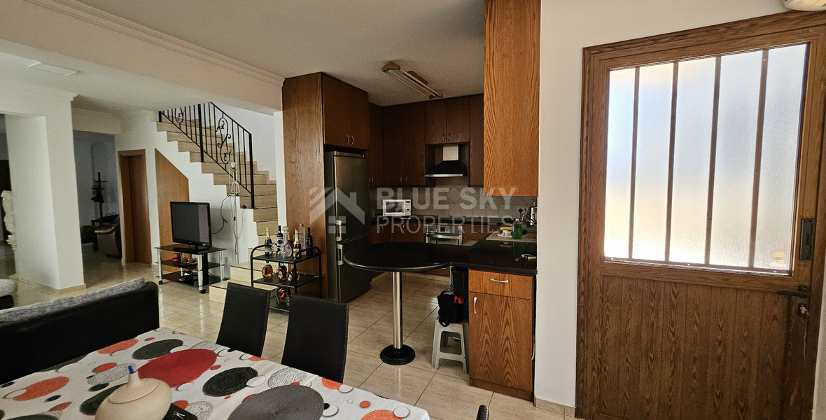 Fully Furnished-Beautiful Three Bedroom Semi Detached House for rent in Zakaki