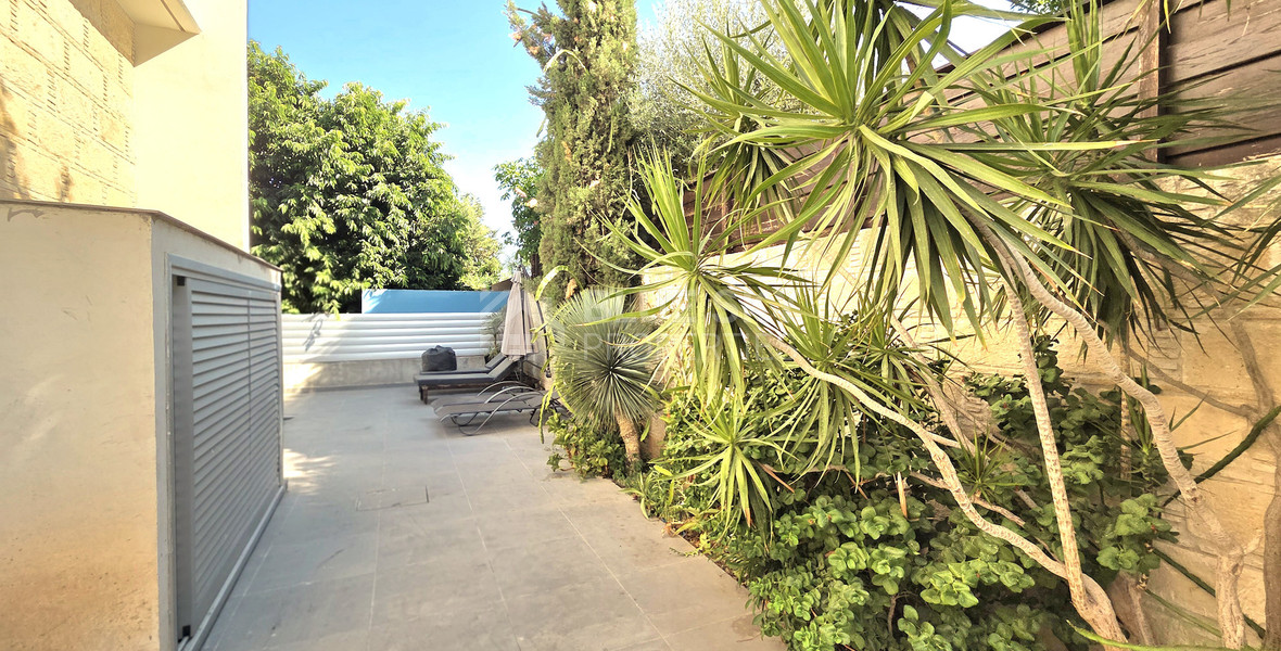 Five bedroom detached villa for sale in Agios Athanasios