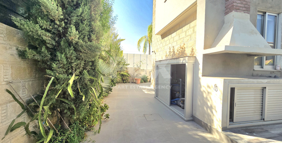 Five bedroom detached villa for sale in Agios Athanasios