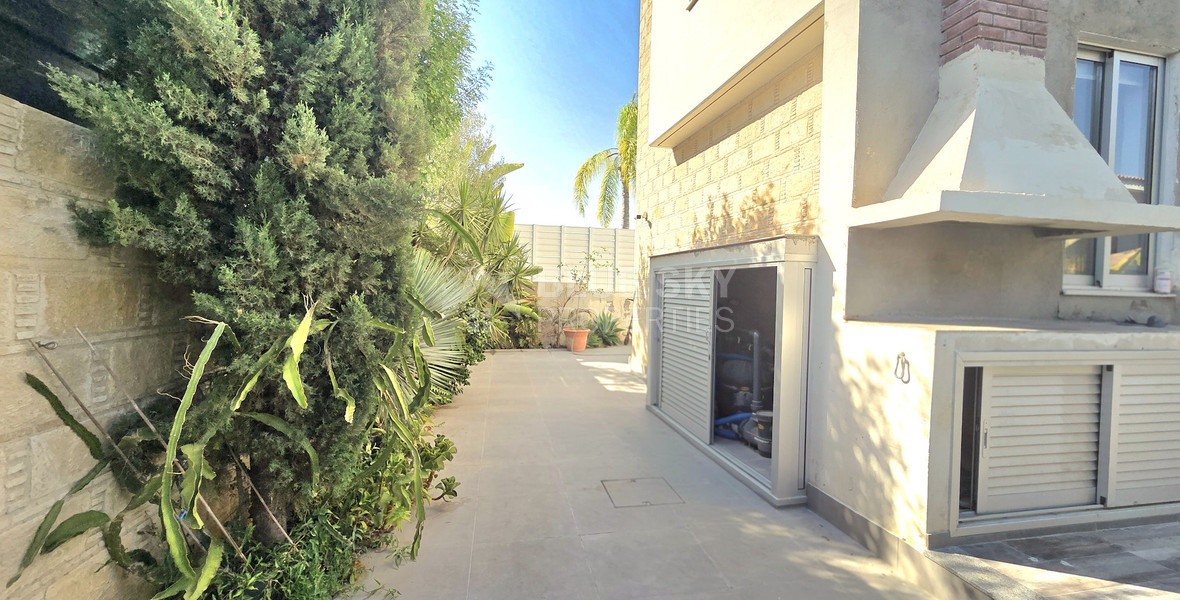 Five bedroom detached villa for sale in Agios Athanasios