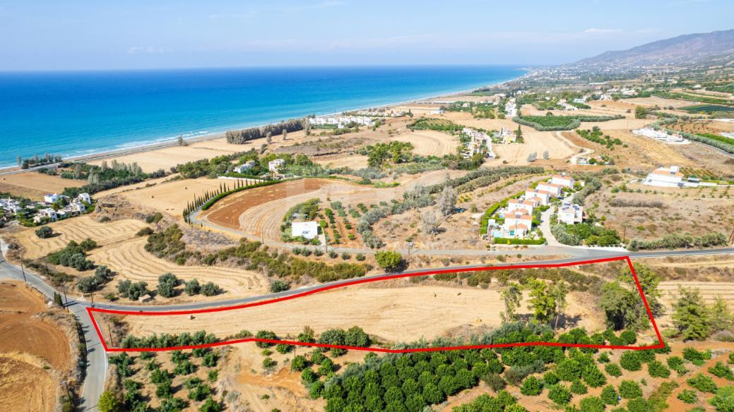 Tourist large Field in Argaka, in Paphos for sale.