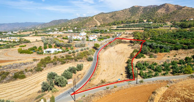 Tourist large Field in Argaka, in Paphos for sale.