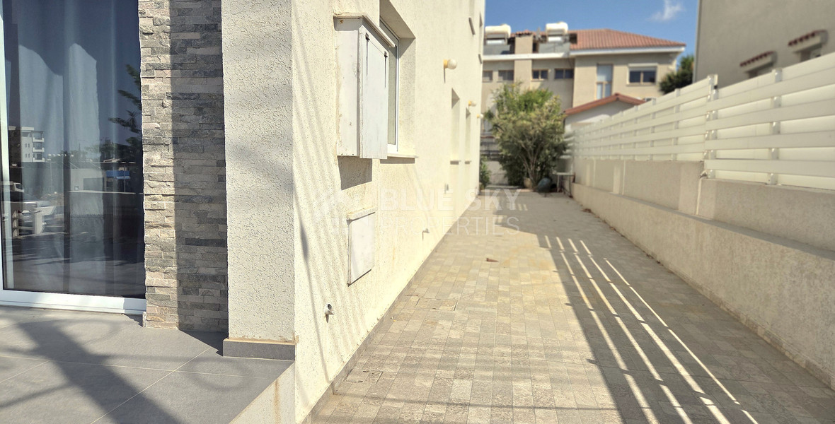 Six Bedroom Semi detached House for sale in Agios Athanasios