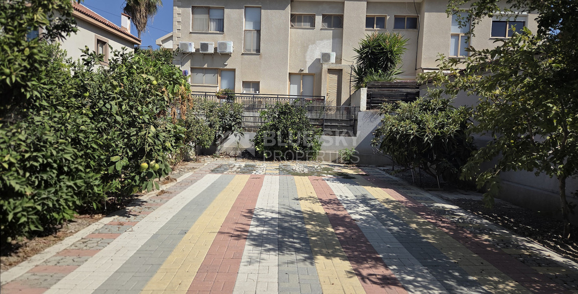 Six Bedroom Semi detached House for sale in Agios Athanasios