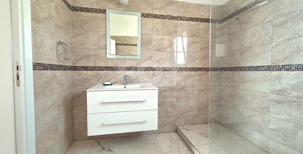 Six Bedroom Semi detached House for sale in Agios Athanasios