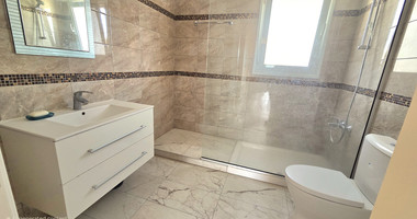 Six Bedroom Semi detached House for sale in Agios Athanasios