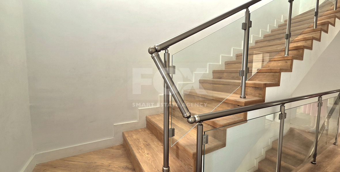 Six Bedroom Semi detached House for sale in Agios Athanasios