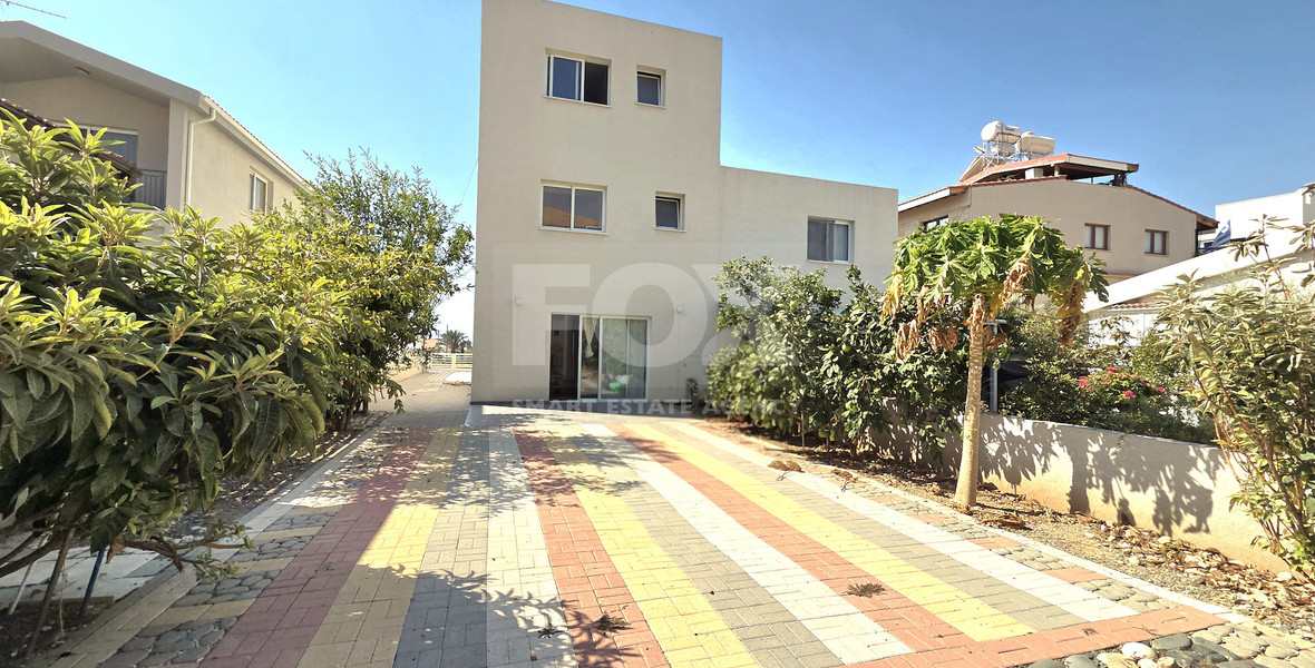 Six Bedroom Semi detached House for sale in Agios Athanasios