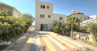 Six Bedroom Semi detached House for sale in Agios Athanasios