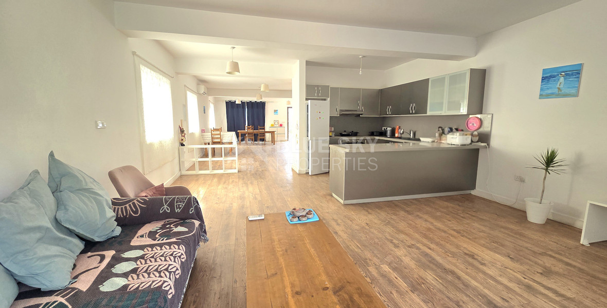 Six Bedroom Semi detached House for sale in Agios Athanasios