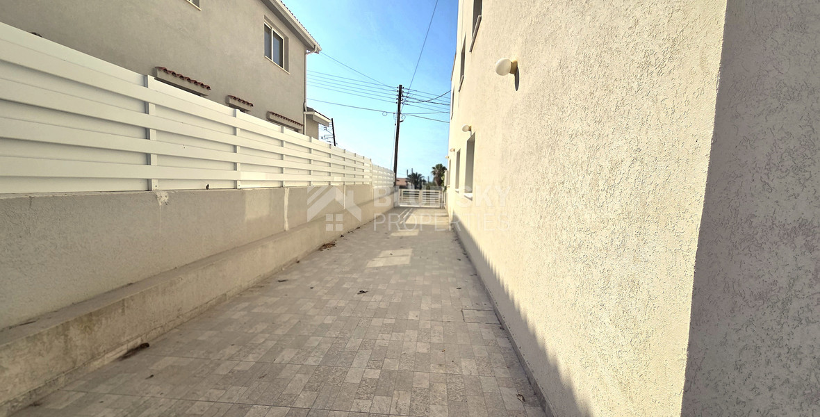 Six Bedroom Semi detached House for sale in Agios Athanasios