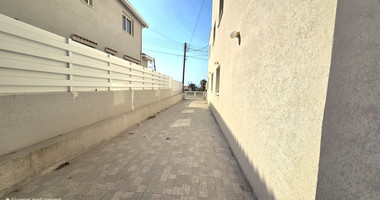 Six Bedroom Semi detached House for sale in Agios Athanasios