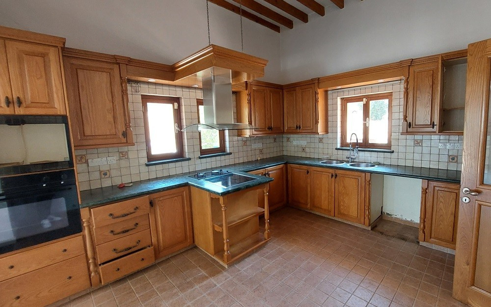 5 bedroom house 380 m² Yeroskipou, Cyprus