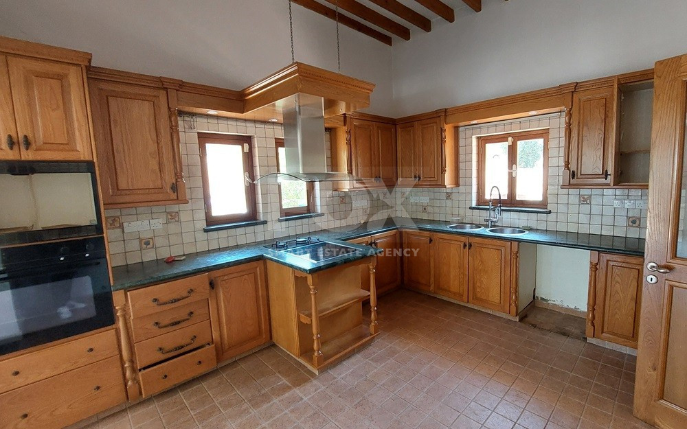 Five bedroom resale house in Geroskypou, in Paphos for sale