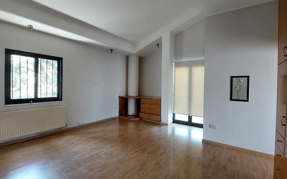 5 bedroom house 380 m² Yeroskipou, Cyprus