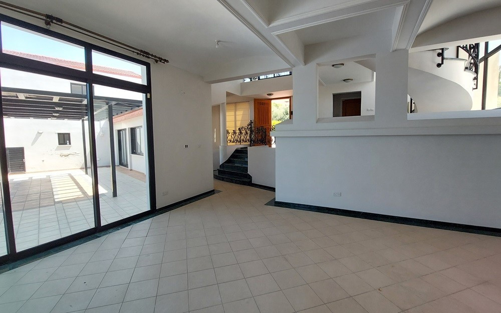5 bedroom house 380 m² Yeroskipou, Cyprus