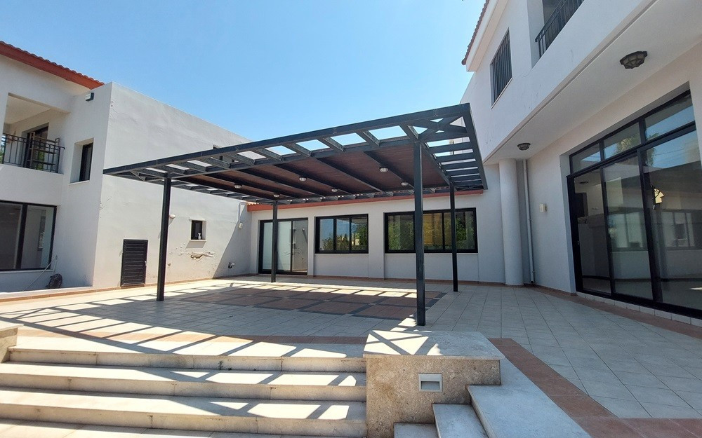 5 bedroom house 380 m² Yeroskipou, Cyprus
