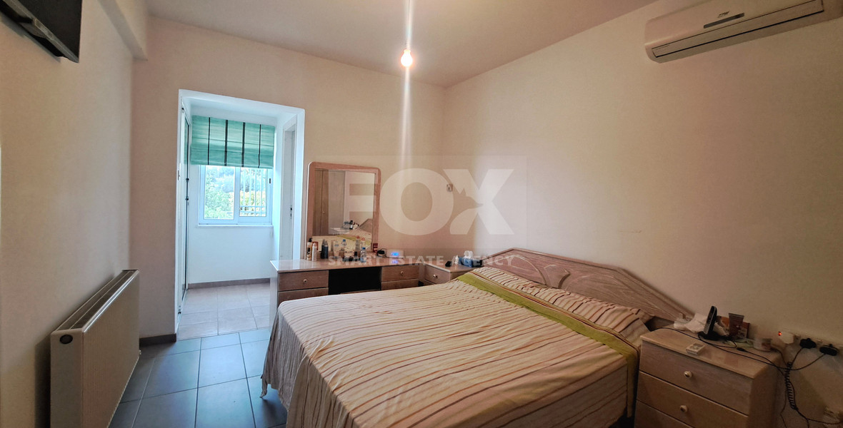 For sale, Six-bedroom detached house in Mesogi, Paphos