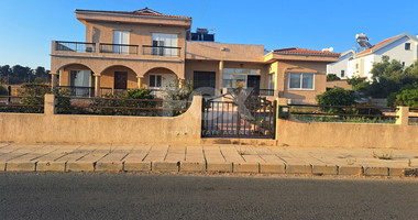 For sale, Six-bedroom detached house in Mesogi, Paphos