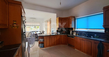 For sale, Six-bedroom detached house in Mesogi, Paphos