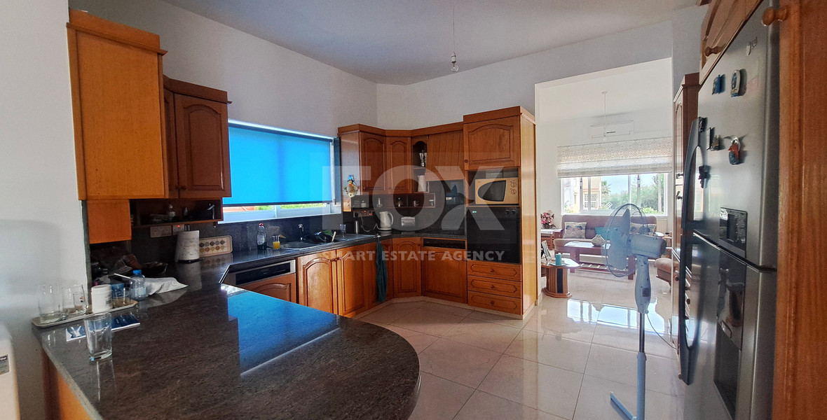 For sale, Six-bedroom detached house in Mesogi, Paphos