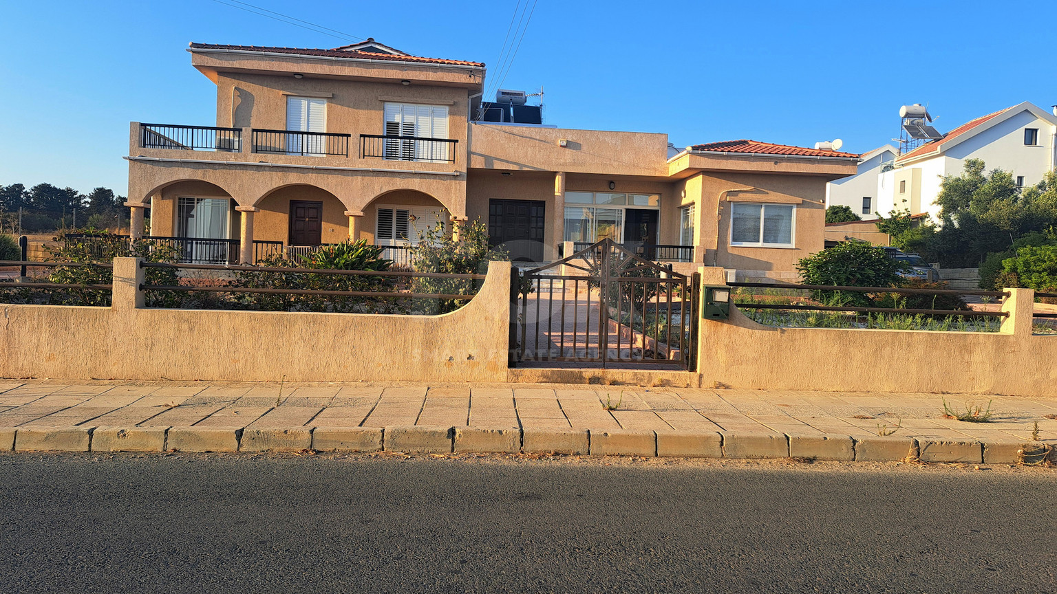 Spacious 6-Bedroom Detached House for Sale in Mesogi – Large Plot, Close to Amenities