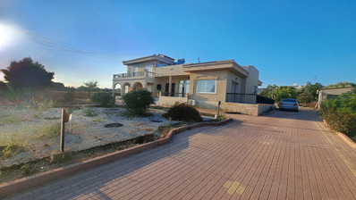 Spacious 6-Bedroom Detached House for Sale in Mesogi – Large Plot, Close to Amenities