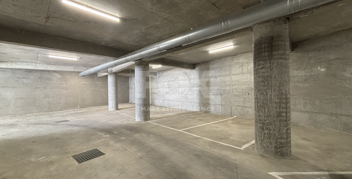 Spacious Office on Second Floor For Rent in Omonoia