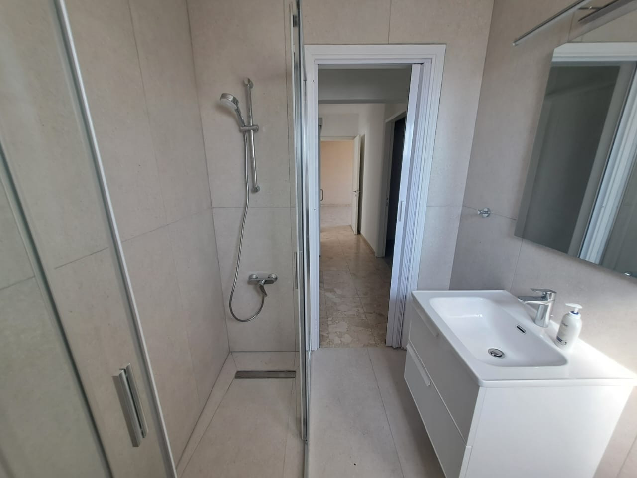 Mieszkanie 3 pokoi 100 m² w Nikozja, Cypr