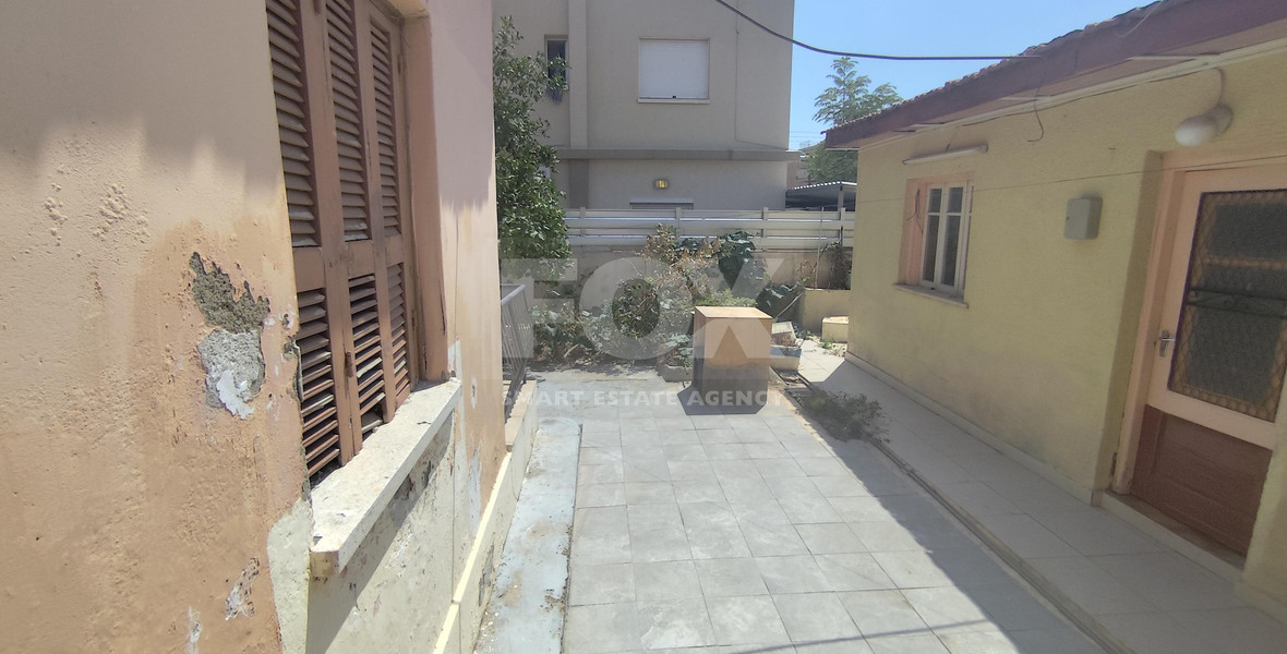 Nice residential plot in Mesa Geitonia (chalkoutsa) for sale in Limassol