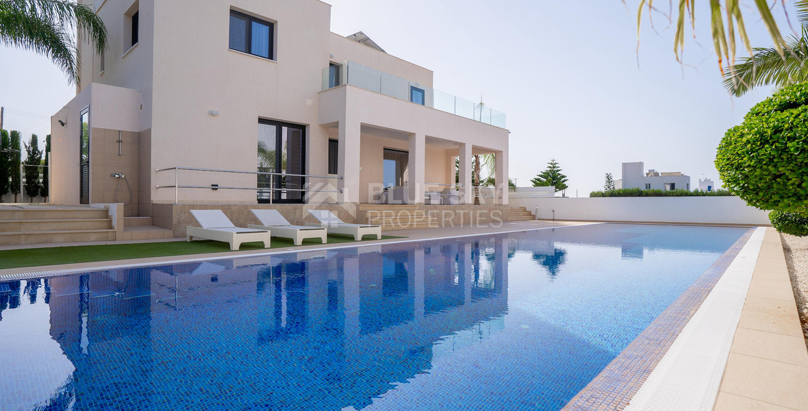 Stunning Four Bedroom Sea Front Villa in Peyia, for rent