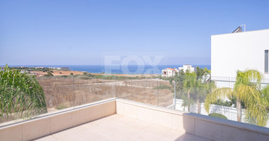 Stunning Four Bedroom Sea Front Villa in Peyia, for rent