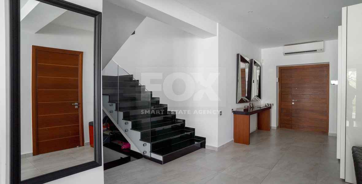 Stunning Four Bedroom Sea Front Villa in Peyia, for rent