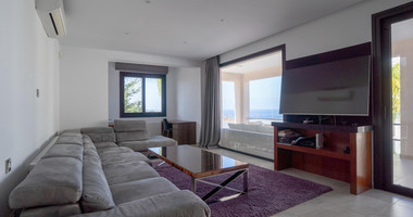 Stunning Four Bedroom Sea Front Villa in Peyia, for rent