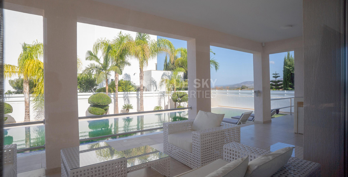 Stunning Four Bedroom Sea Front Villa in Peyia, for rent