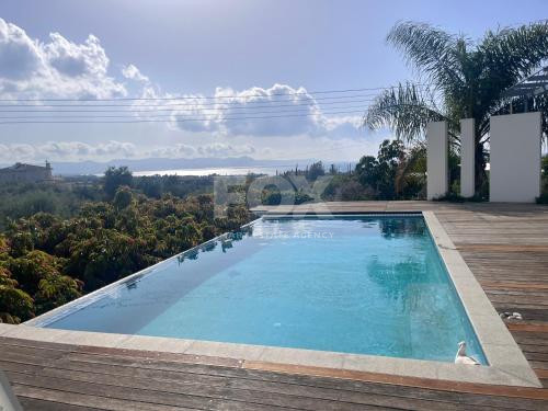 Sea View Villa with Private Swimming Pool for Rent in Argaka