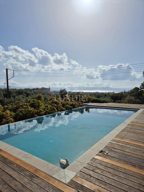 Sea View Villa with Private Swimming Pool for Rent in Argaka