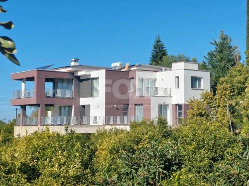 Sea View Villa with Private Swimming Pool for Rent in Argaka