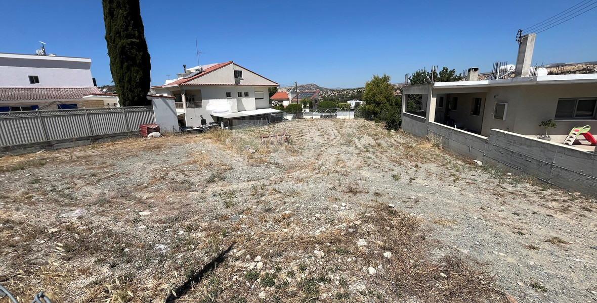 For Sale: Wide and Flat 792 m2 Residential Plot in Paramytha Village