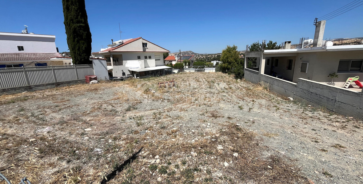 For Sale: Wide and Flat 792 m2 Residential Plot in Paramytha Village