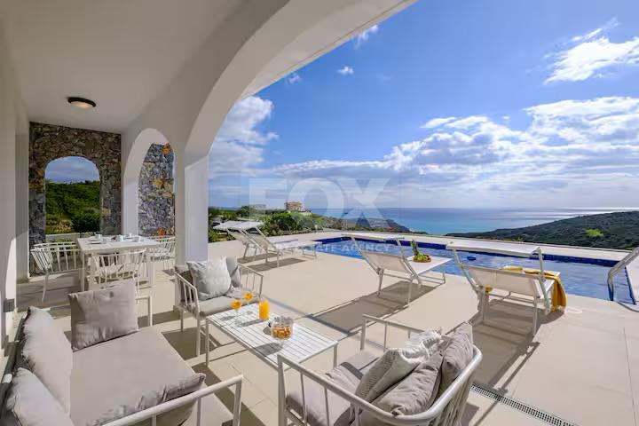 Three bedroom Luxury Villa with swimming pool for sale in Pissouri, Limassol