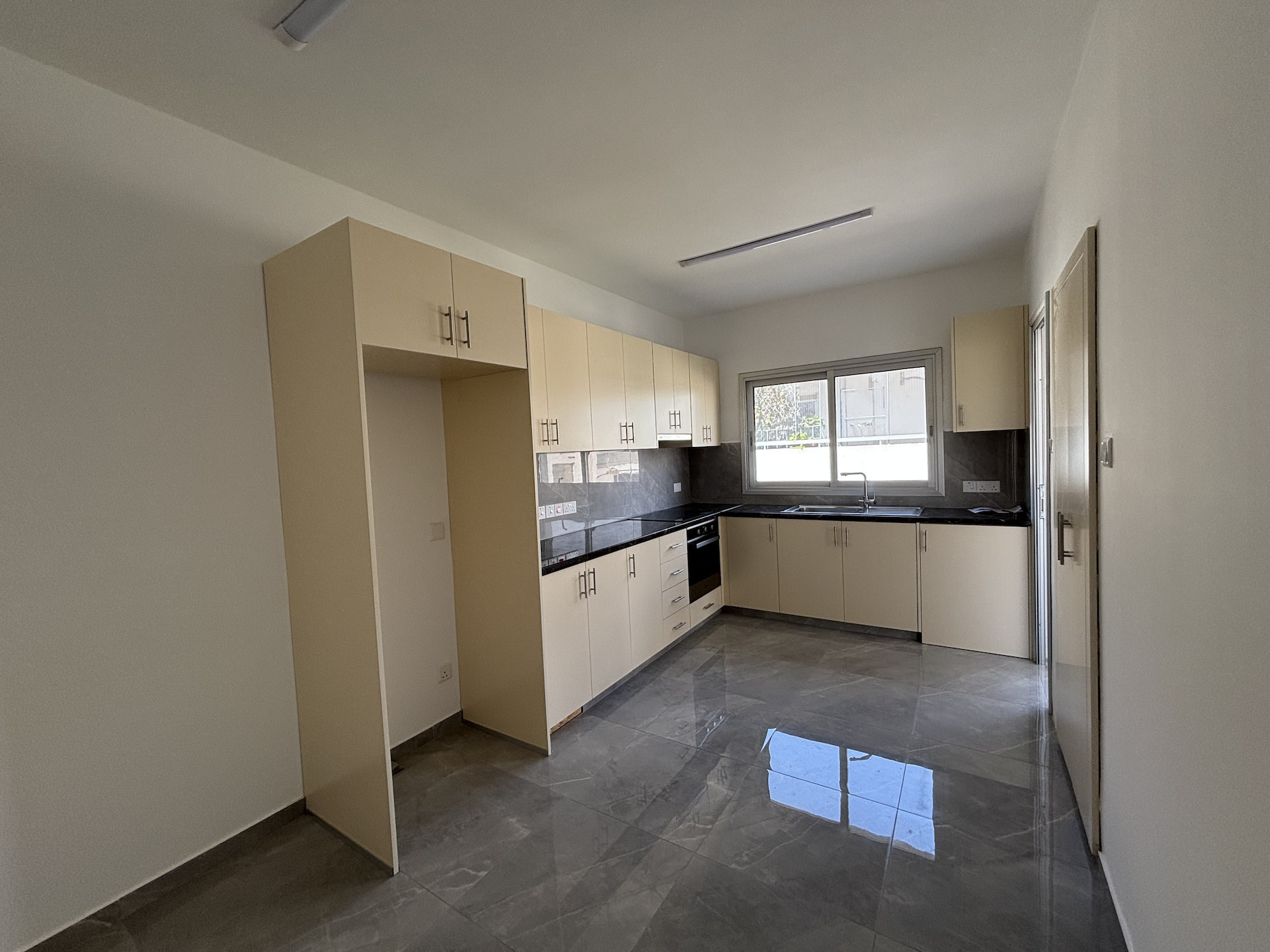 Mieszkanie 3 pokoi 120 m² w Limassol, Cypr