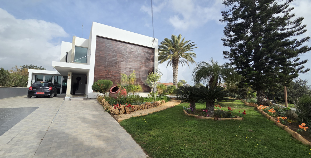 Four bedroom luxury detached villa with private gym for rent in Ypsonas Limassol