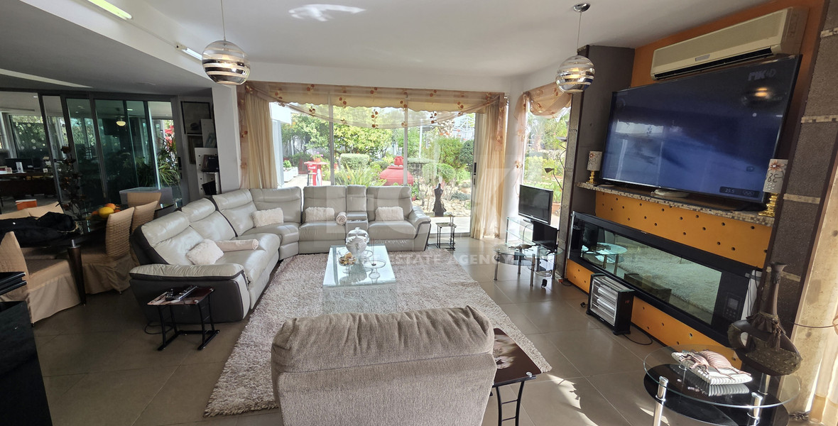 Four bedroom luxury detached villa with private gym for rent in Ypsonas Limassol