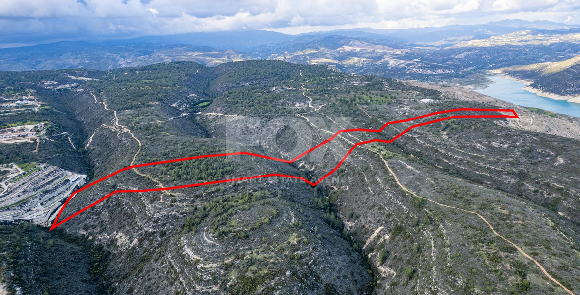 Large Field  for Sale in Souni-Zanakia