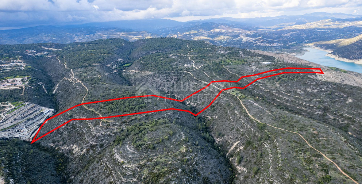 Large Field  for Sale in Souni-Zanakia