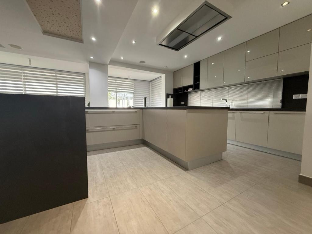 Mieszkanie 5 pokojów 650 m² Argaka, Cypr