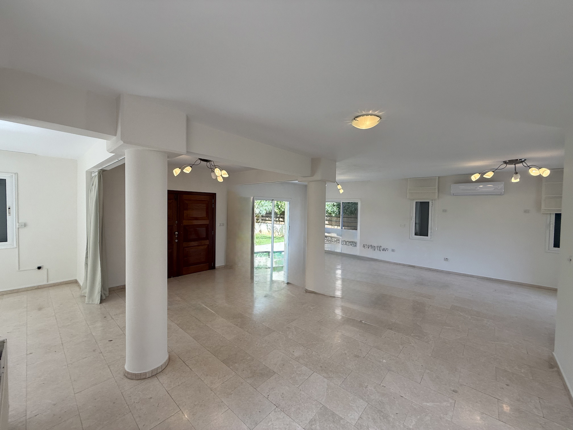 Mieszkanie 4 pokoi 300 m² w Jermasoja, Cypr